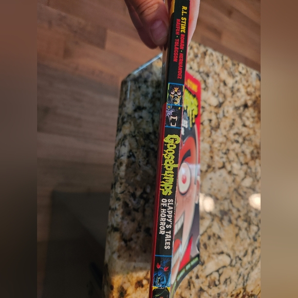*2/$25* Goosebumps graphic novel & Soft cover novel bundle! - Picture 6 of 9